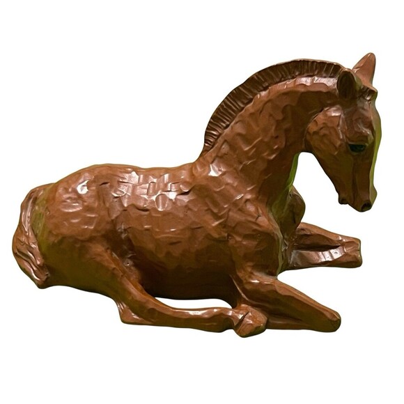 RED MILL FOAL FIGURINE #477 LAYING HORSE PECAN SHELL RESIN 1997 - Picture 2 of 9